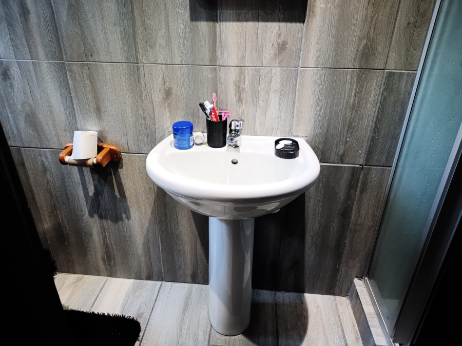 To Let 2 Bedroom Property for Rent in Heather Park Western Cape